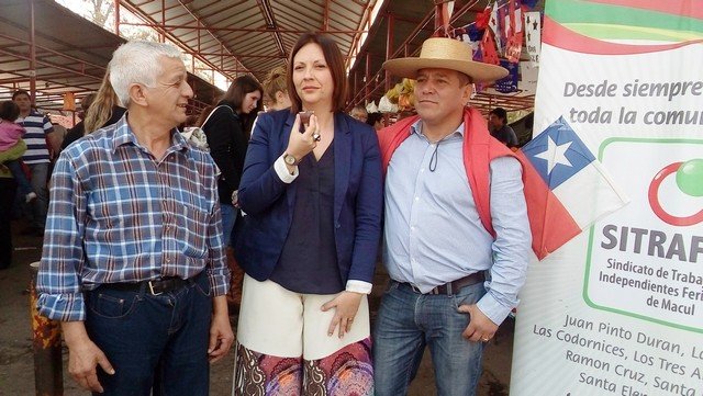 Sunsecretaria de Economía, Natalia Piergentili, junto al Vicepresidente Nacional de Asof, Froilán Flores, y el Presidente de Ferias de Macul, Pablo Navarrete.